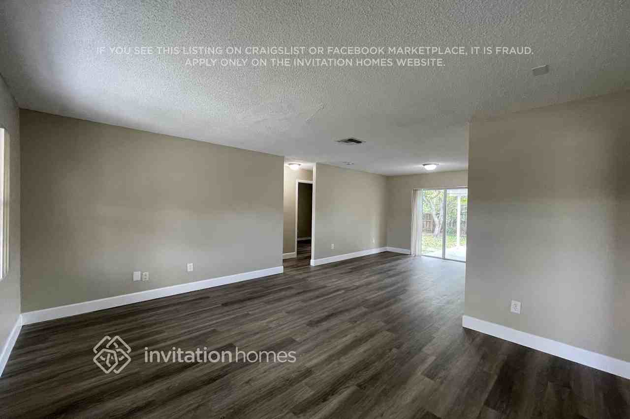 13330 Sw 43rd St - Photo 3 of 16