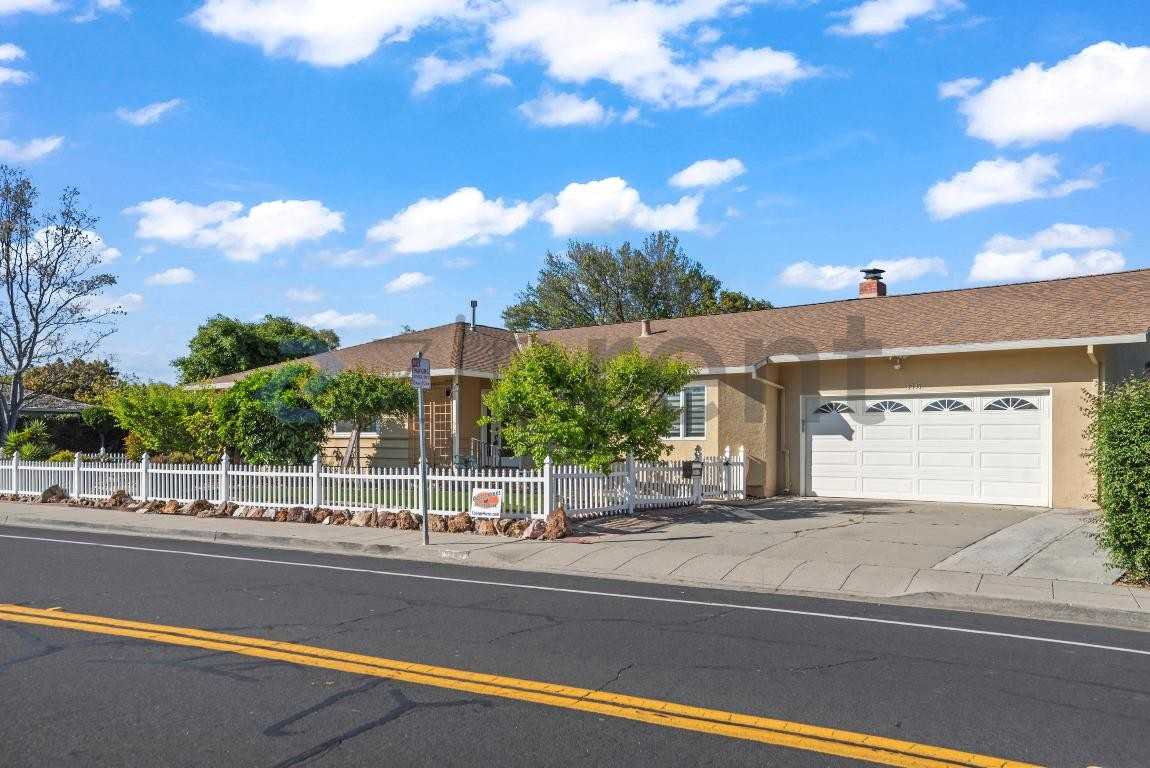 3207 Forbes Ave - Photo 2 of 34