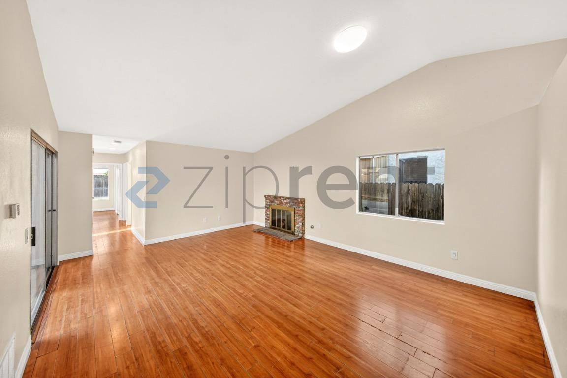 14359 Parkwood Dr - Photo 4 of 18