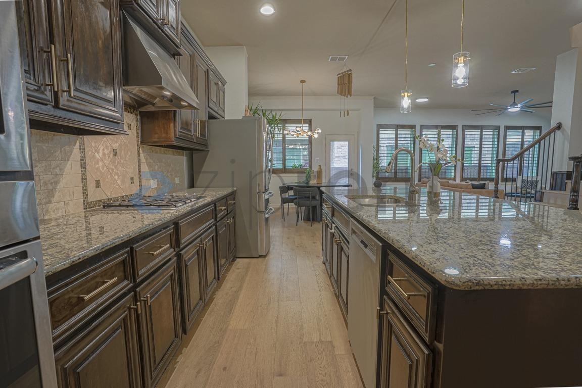 1209 Savoy Ln - Photo 7 of 19