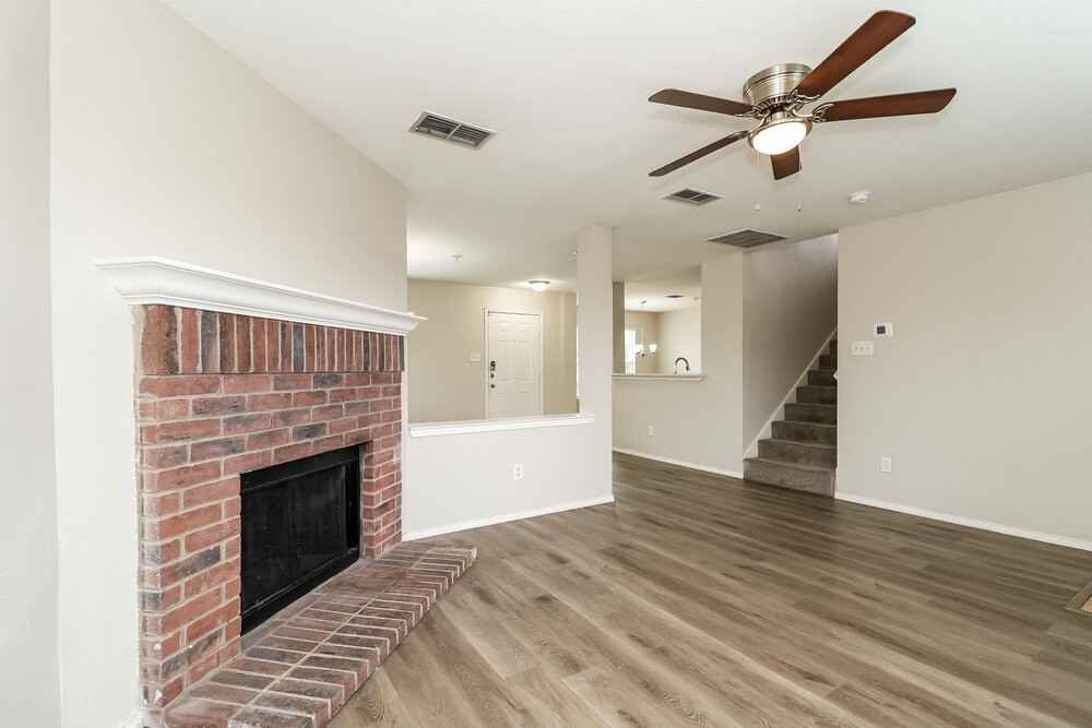 2246 Midbury Dr - Photo 5 of 17