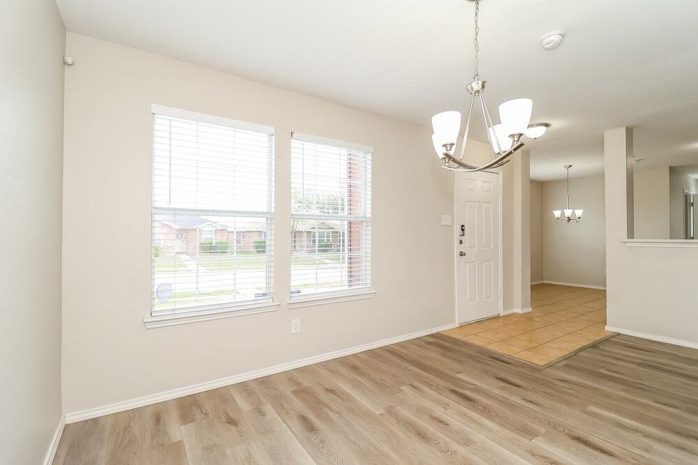 2246 Midbury Dr - Photo 7 of 17