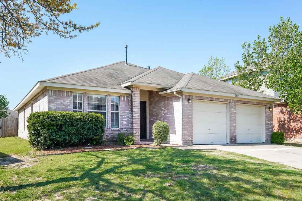 2807 N Hampton Dr - Photo 3 of 16