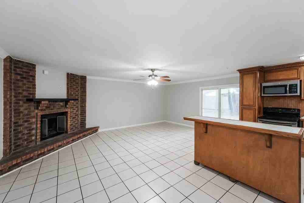 2839 Canary Ln - Photo 3 of 16