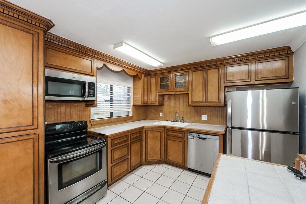 2839 Canary Ln - Photo 6 of 16