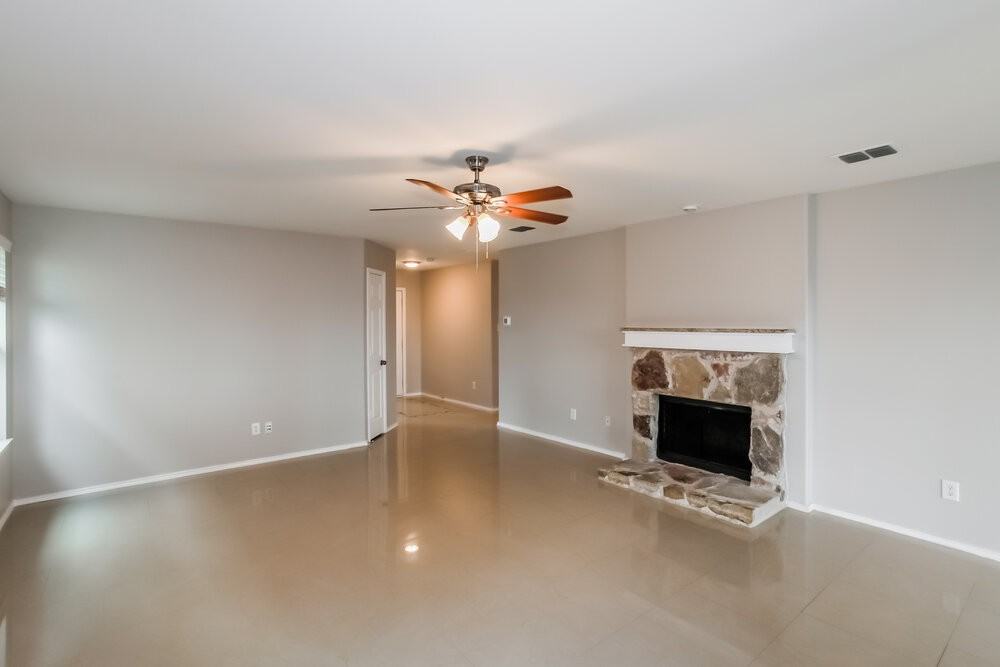 2005 Burnside Dr - Photo 3 of 16