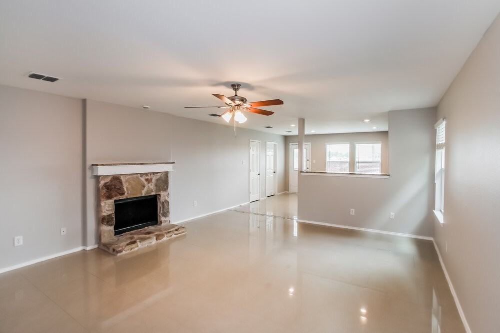 2005 Burnside Dr - Photo 4 of 16