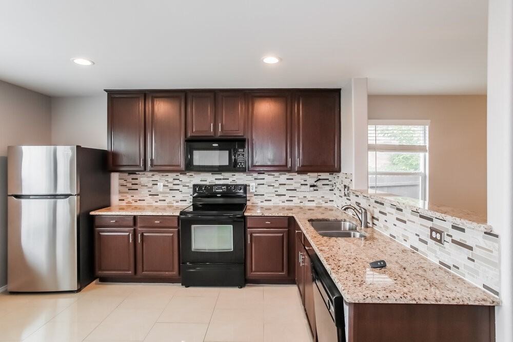 2005 Burnside Dr - Photo 5 of 16