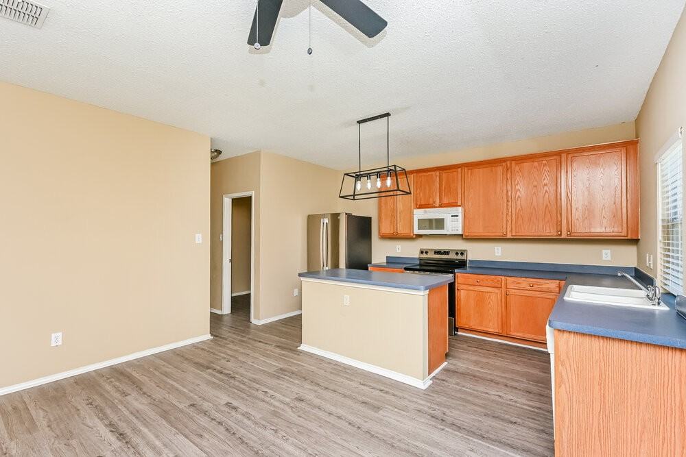 10172 Chapel Springs Trl - Photo 6 of 17