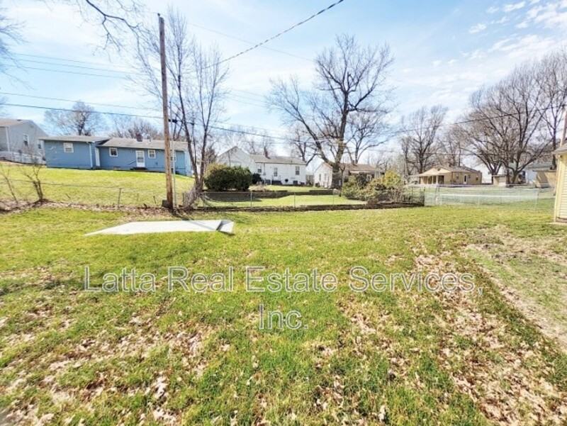 10613 E 26th Ter S - Photo 3 of 14