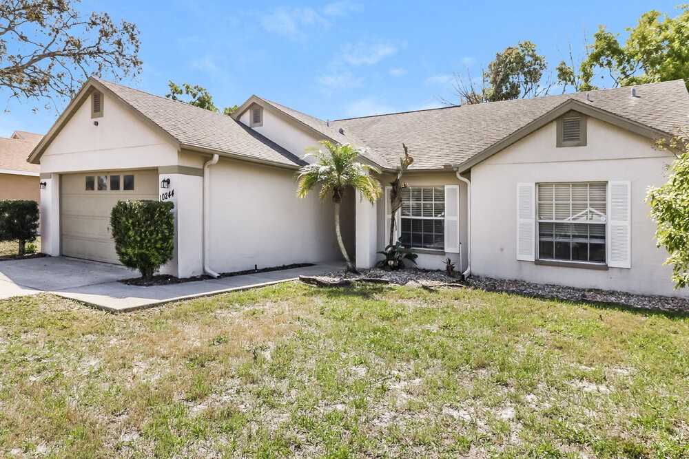 10244 Rainbow Oaks Dr - Photo 3 of 16