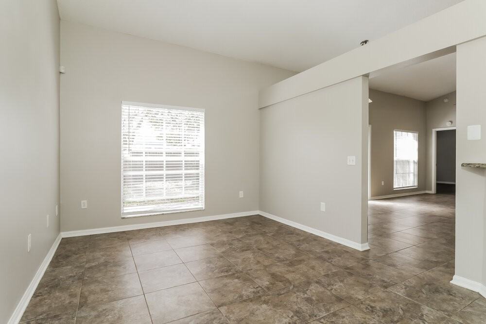 10244 Rainbow Oaks Dr - Photo 7 of 16