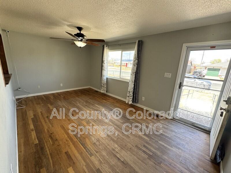 2510 Ivanhoe Dr - Photo 2 of 23