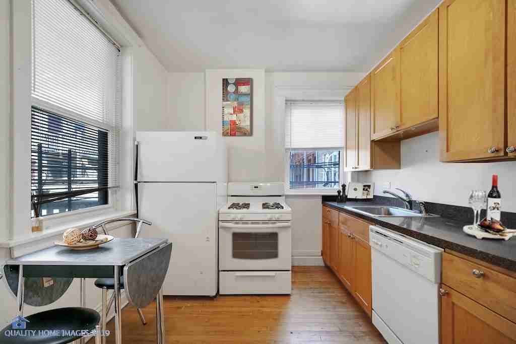 2774 N Kenmore Ave #2 - Photo 3 of 16