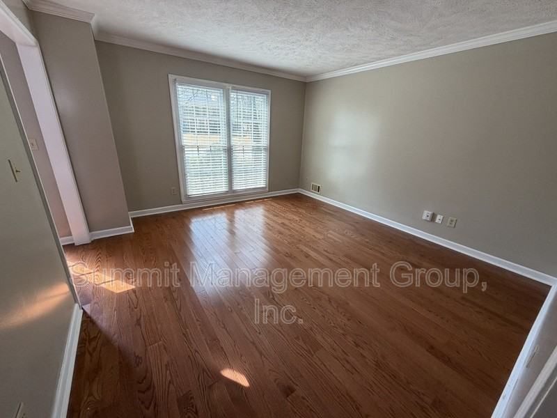 1611 Ellington Rd Se - Photo 5 of 48