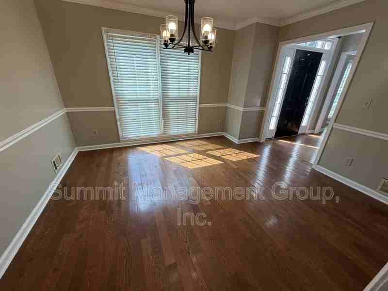 1611 Ellington Rd Se - Photo 7 of 48