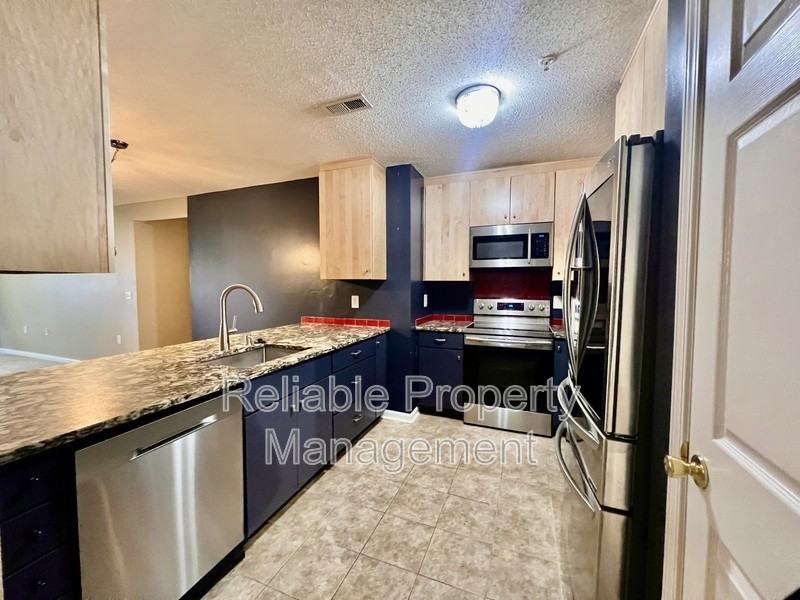 203 Sturbridge Dr - Photo 2 of 22