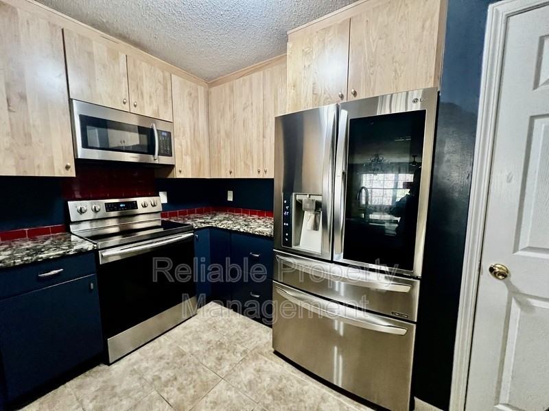 203 Sturbridge Dr - Photo 4 of 22