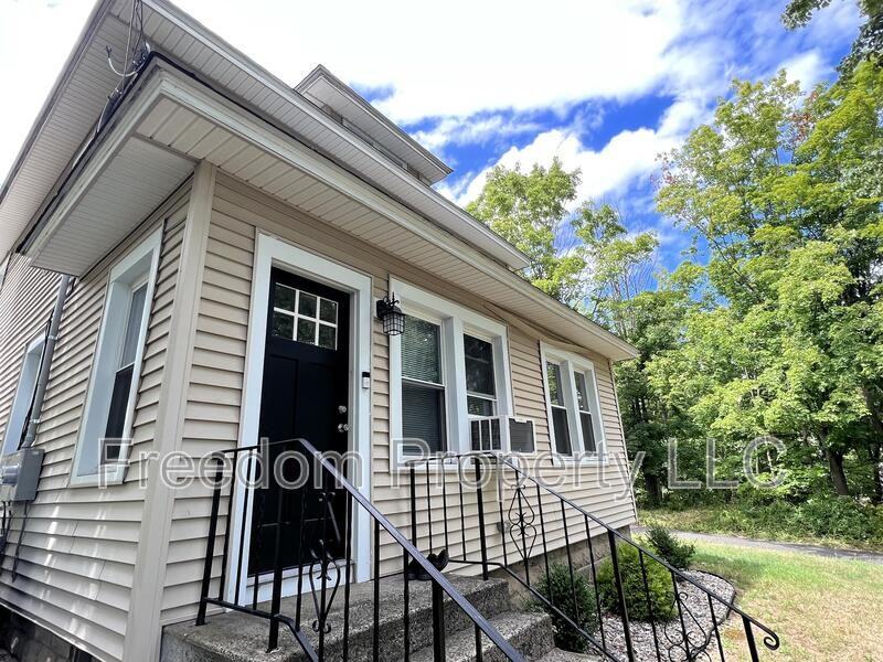 18 Canal St Southington - Photo 2 of 31