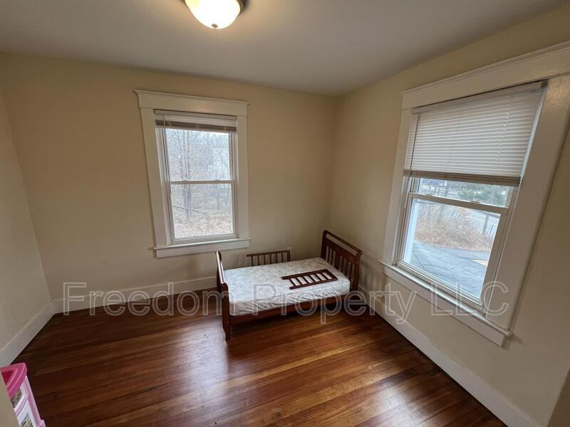 18 Canal St Southington - Photo 3 of 31