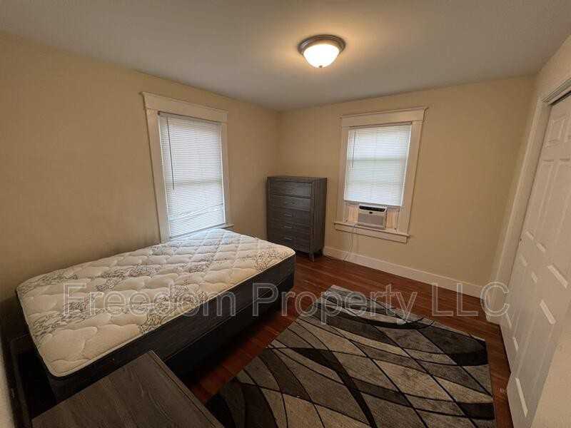 18 Canal St Southington - Photo 4 of 31