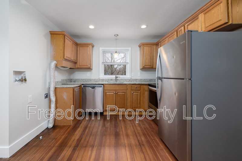 18 Canal St Southington - Photo 7 of 31