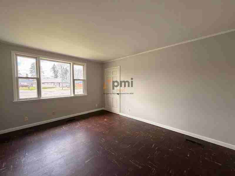 3003 Oakdale Ave - Photo 3 of 15