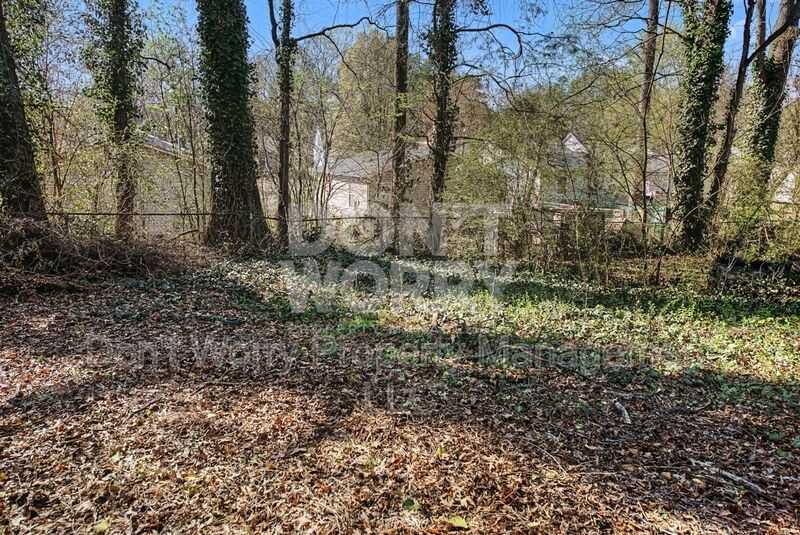 1118 Duke St - Photo 2 of 10