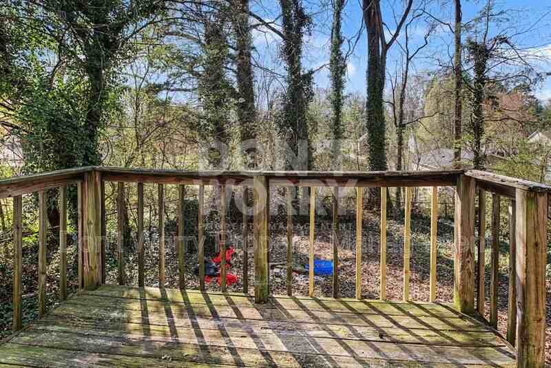 1118 Duke St - Photo 5 of 10