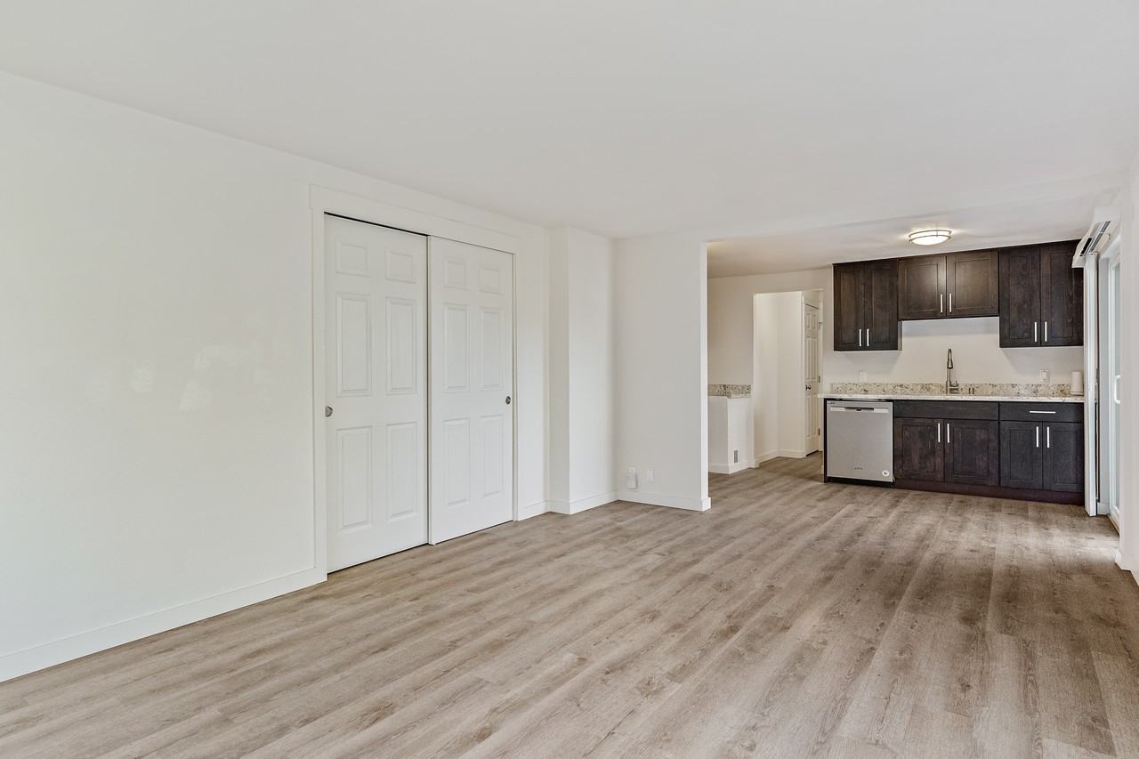 810 West Nickerson Street - Photo 3 of 14