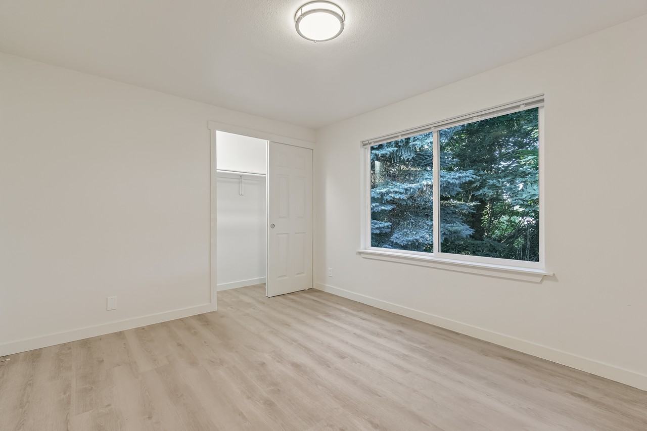 810 West Nickerson Street - Photo 5 of 14