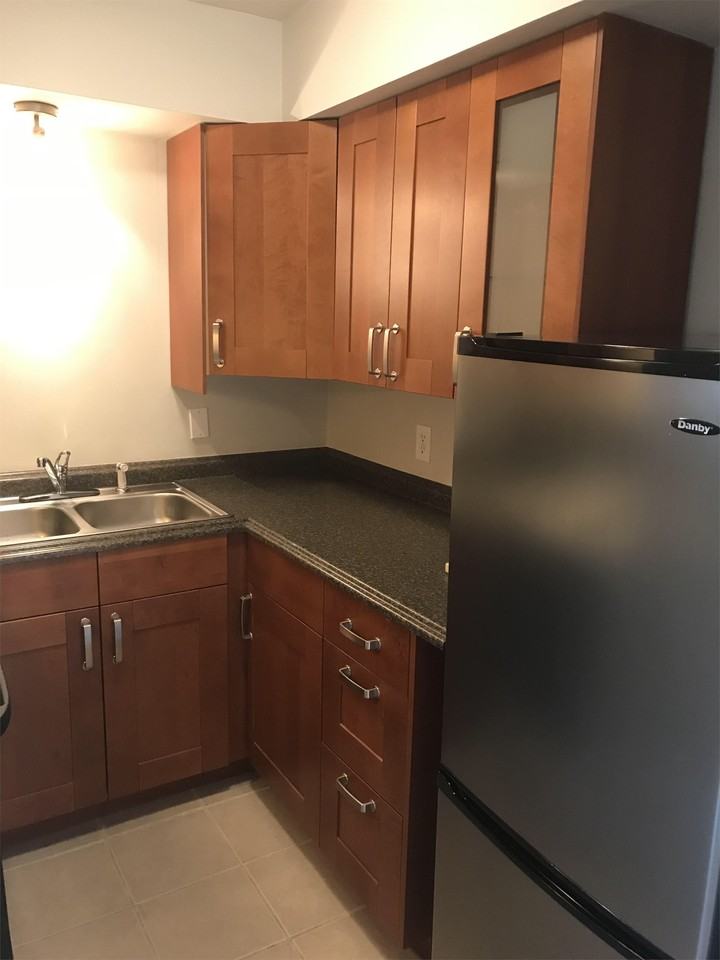 939 E Homer St - Photo 4 of 17