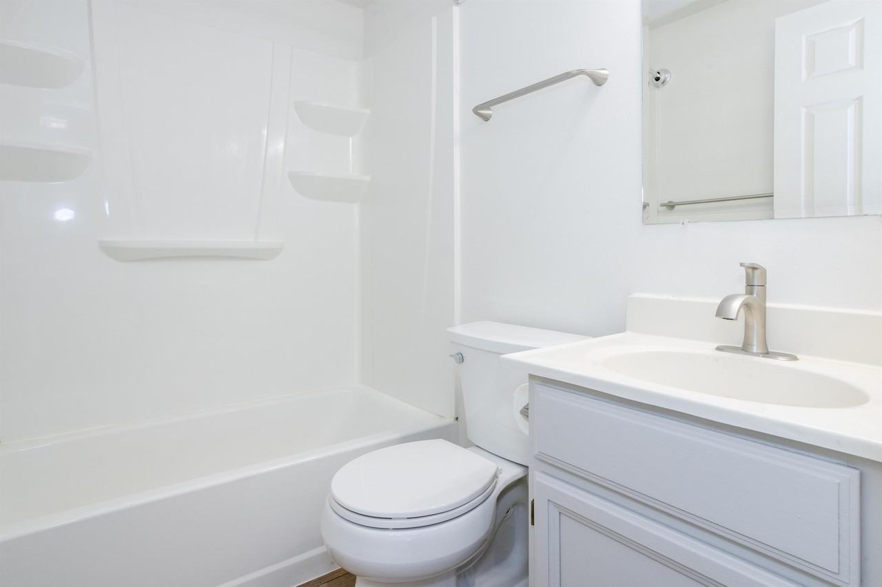 168 1/2 West 300 North - Photo 5 of 7