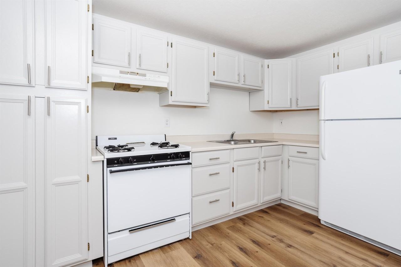 168 1/2 West 300 North - Photo 6 of 7