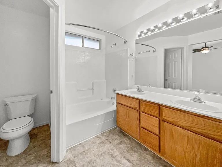 1041 Shenencock Way - Photo 4 of 20