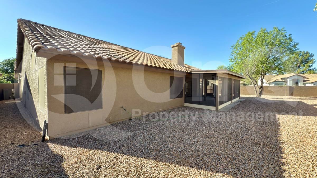 214 N Silverado St - Photo 3 of 10