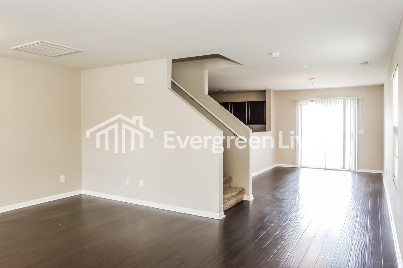 109 Darrow Creek Dr - Photo 2 of 15