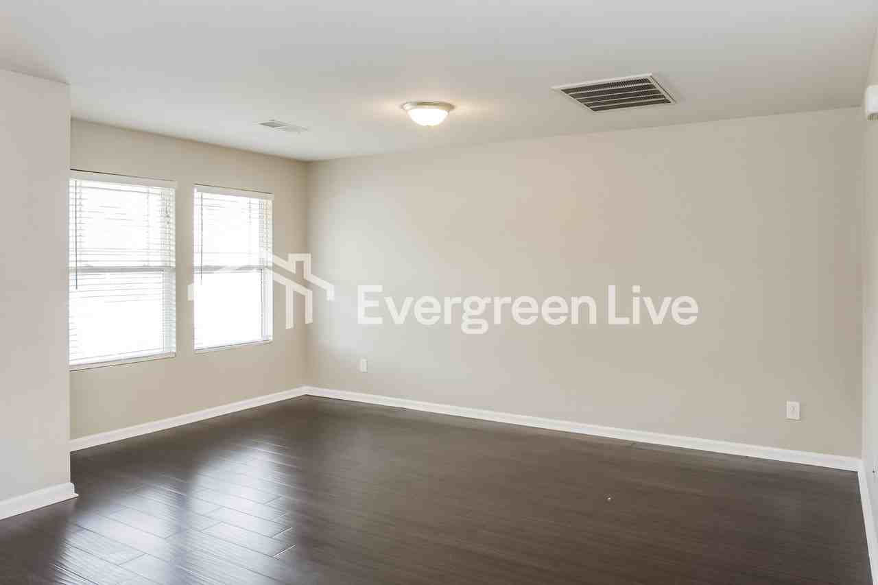 109 Darrow Creek Dr - Photo 3 of 15