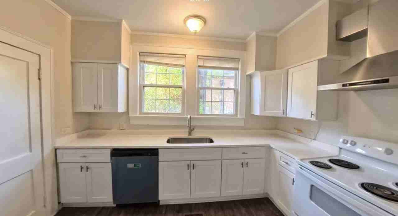 913 Dacian Ave #2026 - Photo 5 of 10