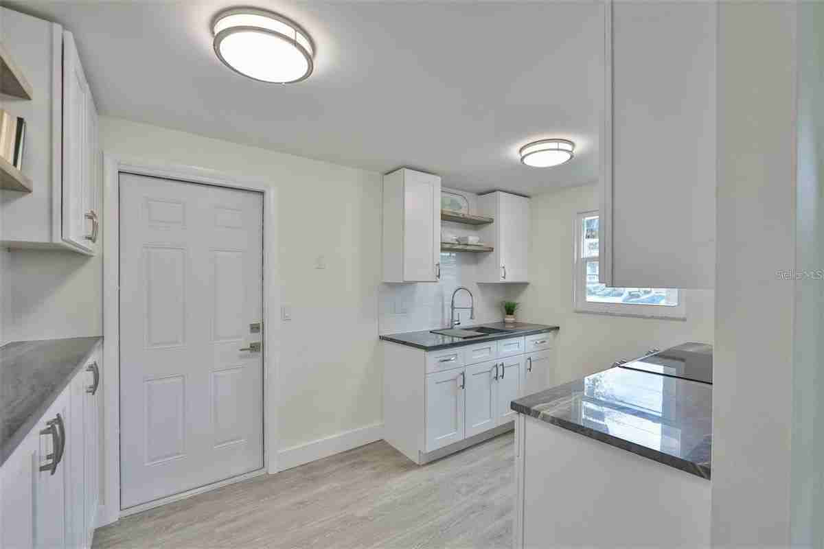 2028 N Betty Ln - Photo 4 of 15