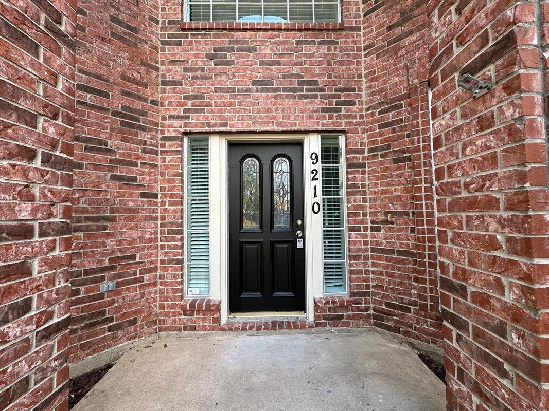 9210 Memorial Grove Dr - Photo 2 of 29