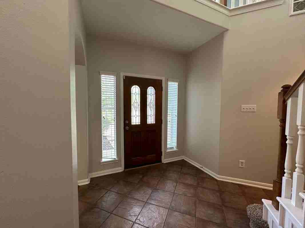 9210 Memorial Grove Dr - Photo 3 of 29