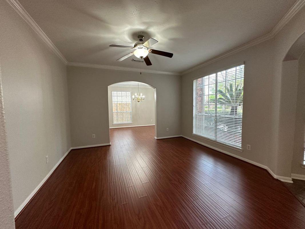 9210 Memorial Grove Dr - Photo 5 of 29