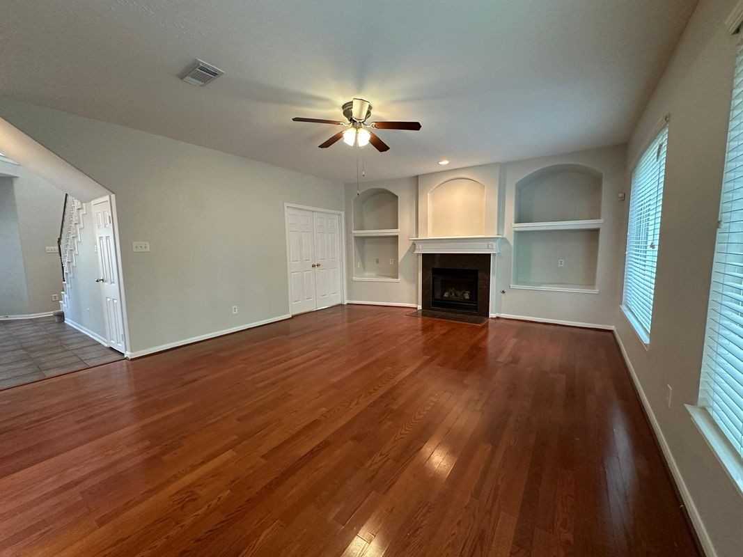 9210 Memorial Grove Dr - Photo 7 of 29