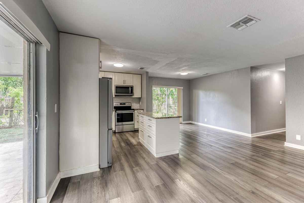 7971 Nw 35th Ct - Photo 2 of 10