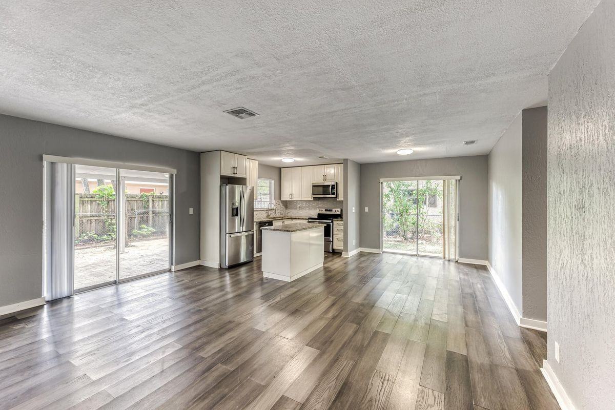 7971 Nw 35th Ct - Photo 3 of 10