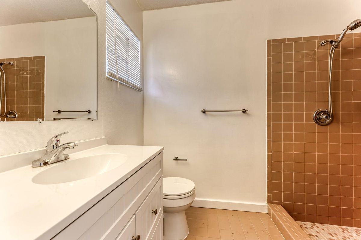 7971 Nw 35th Ct - Photo 5 of 10