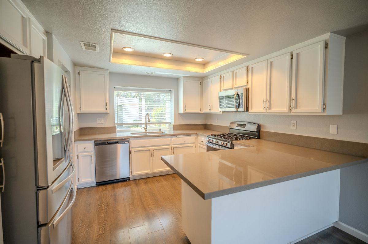 3099 Oakview Ln - Photo 3 of 23