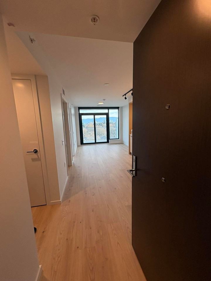 2729 Kingsway #804