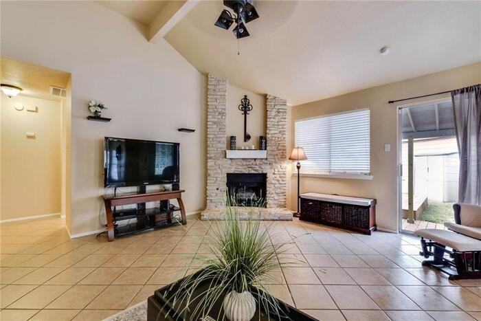 8903 Shattuck Cv - Photo 3 of 24